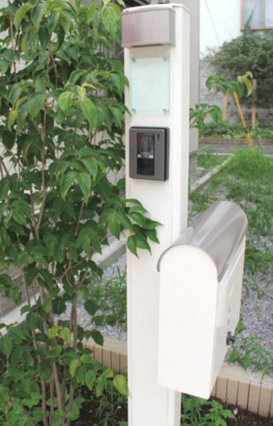 アーネストワンの以前の表札