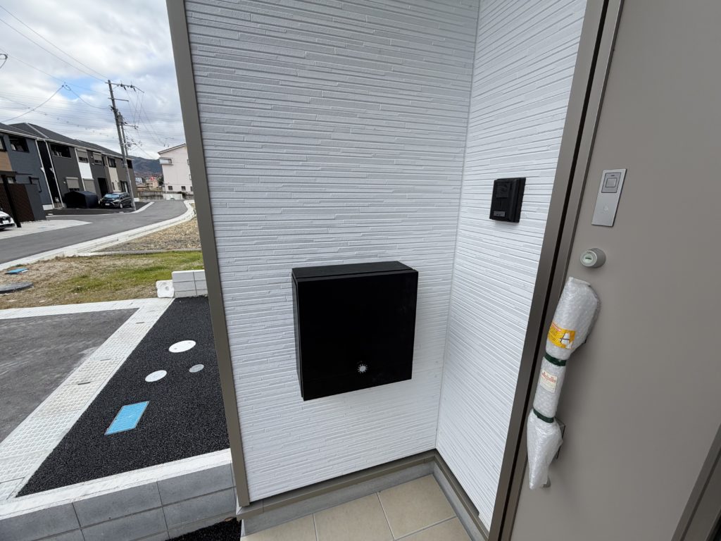 アーネストワンさんのクレイドルガーデンシリーズの門柱・表札・最新仕様