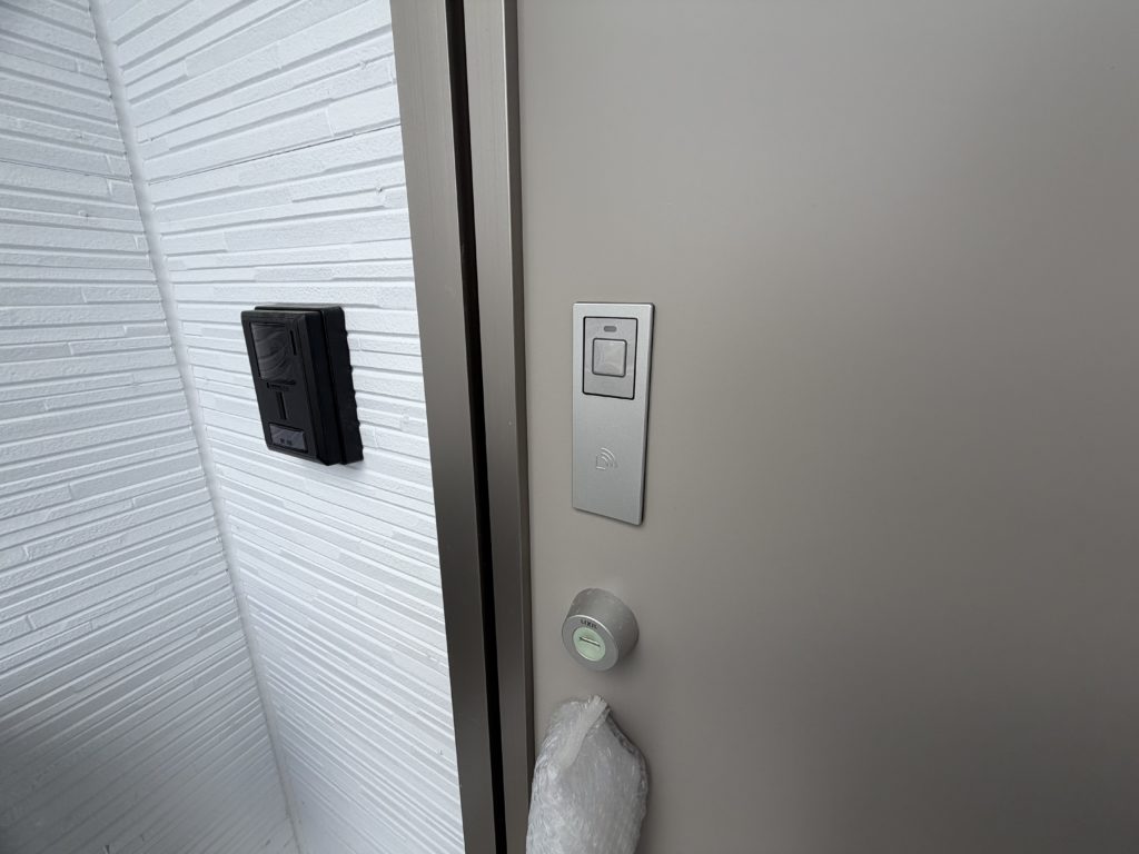 アーネストワンさんのクレイドルガーデンシリーズの門柱・表札・最新仕様