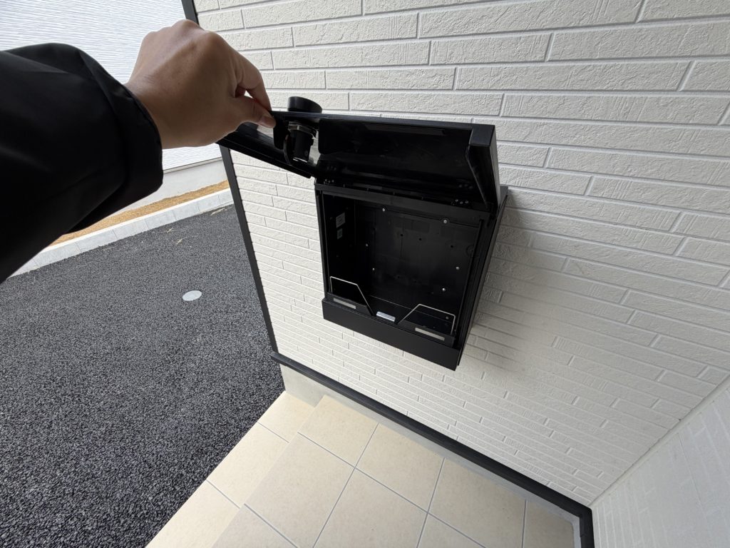 アーネストワンさんのクレイドルガーデンシリーズの門柱・表札・最新仕様