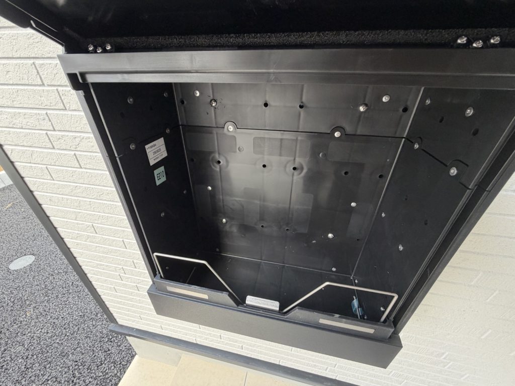 アーネストワンさんのクレイドルガーデンシリーズの門柱・表札・最新仕様