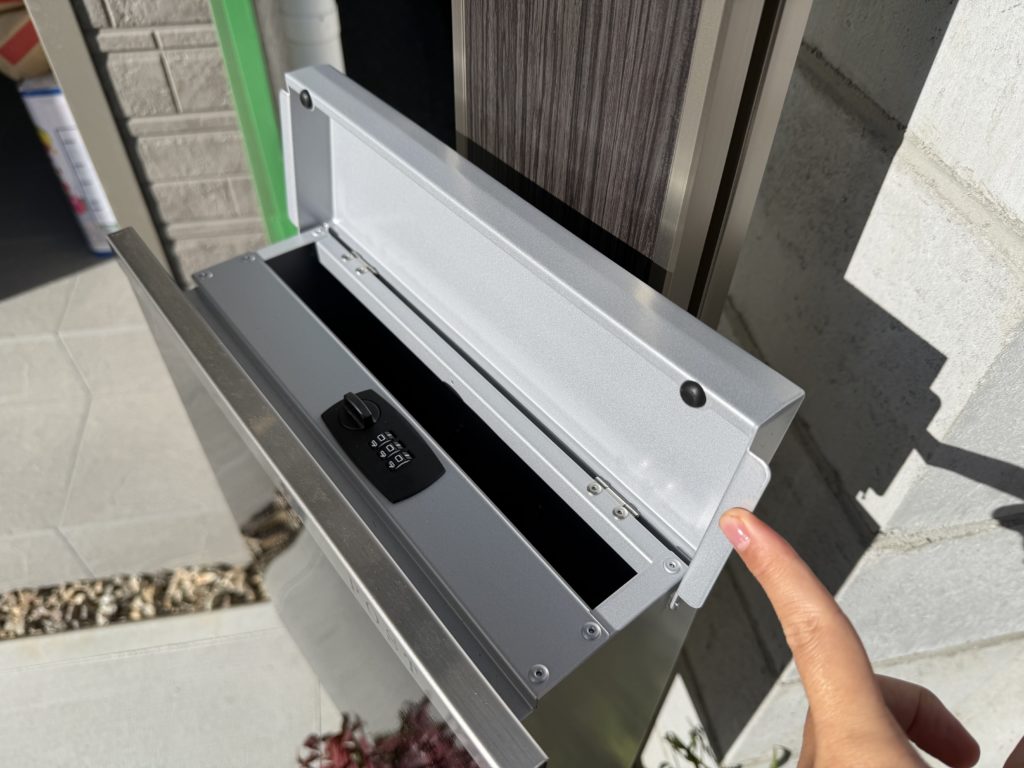 飯田産業さんのハートフルタウンの最新仕様・門柱・ポスト