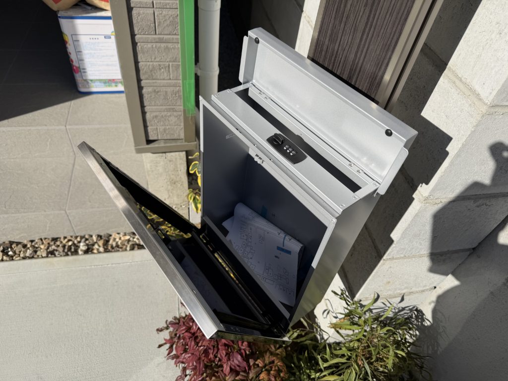 飯田産業さんのハートフルタウンの最新仕様・門柱・ポスト